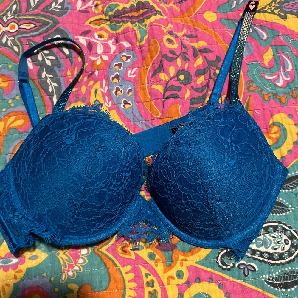 Victoria’s Secret 36B push up bra in blue. NWT!